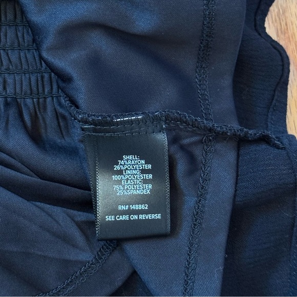 Torrid Women’s Black Crinkle Gauze Smocked Tank Top Size 4X - Picture 10 of 12